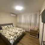 яни хоум Apartman *